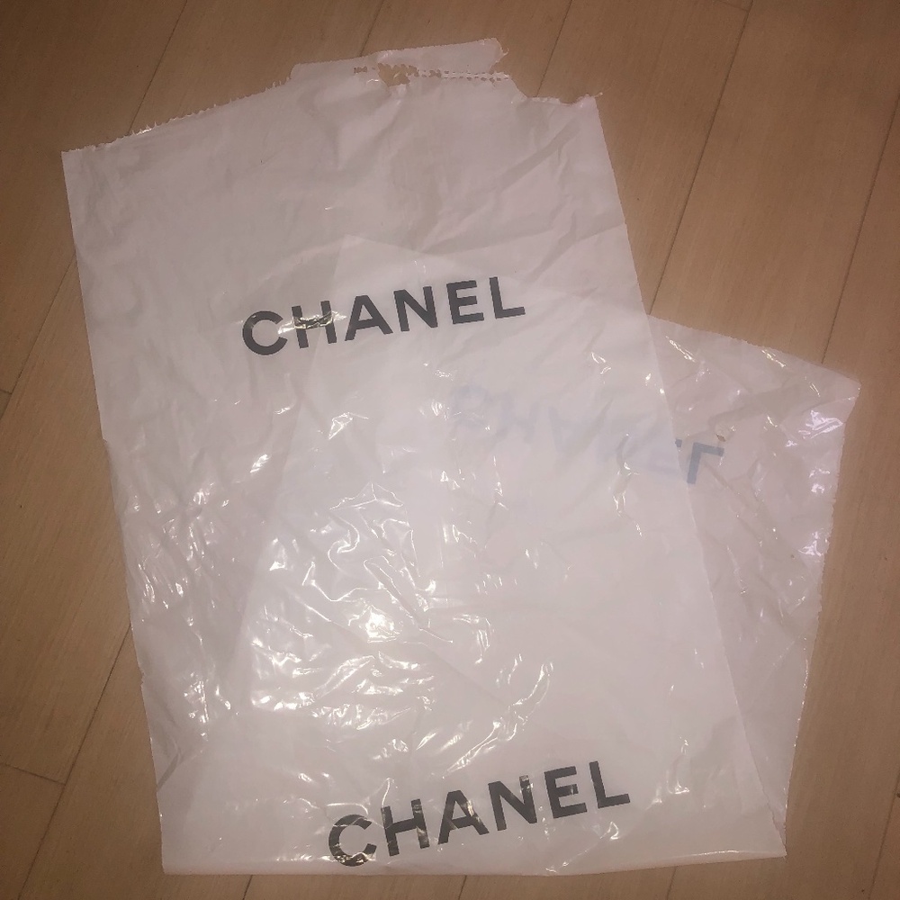 Chanel Gift Wrapping Plastic Plus Gift Ribbon - Picture 3 of 4